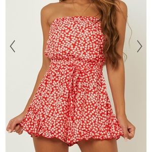 NWT Pretty Little Lies Playsuit in floral red